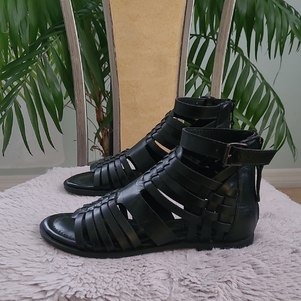 Like New Leather Sandals ❤️